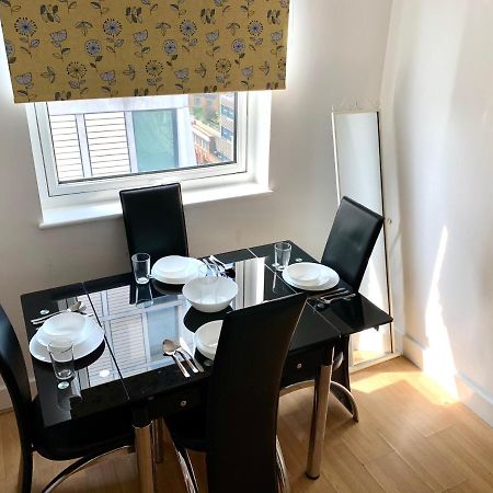 Central London 2 Bedrooms, Seperate Recption, Full Kitchen, Free Parking Esterno foto